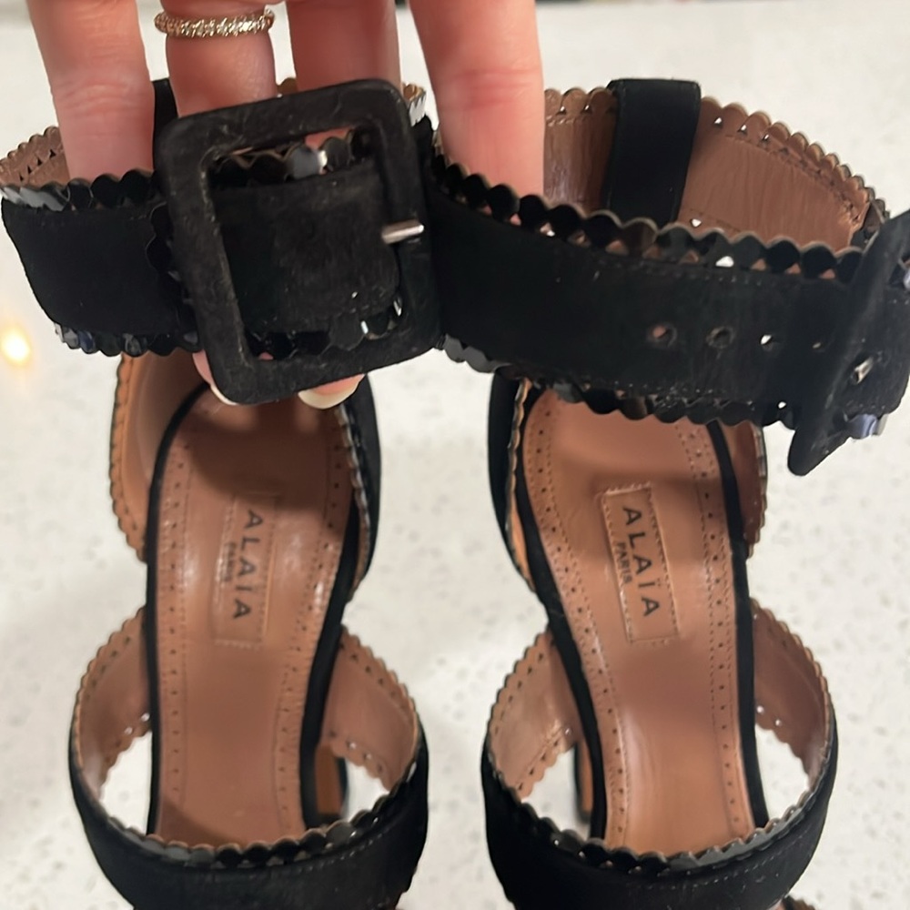 Alaia paris Size 37 women’s black suede strap heels great condition - Picture 8 of 16